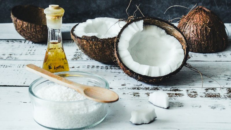 Les bienfaits du café huile de coco : une tendance à adopter