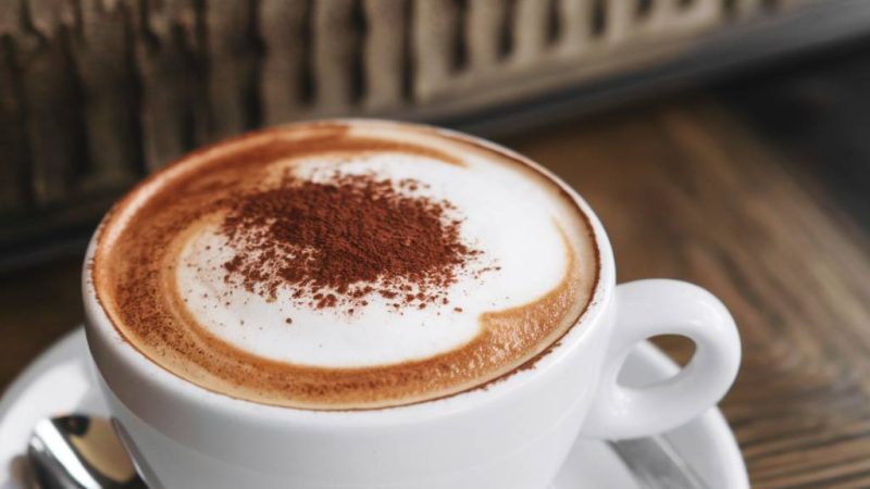 Le cappuccino : secrets de sa préparation et astuces pour un moment parfait